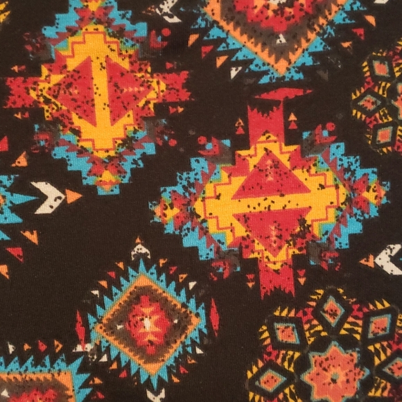 ❤️ 2/$25 … Aztec print Julia - Picture 3 of 4